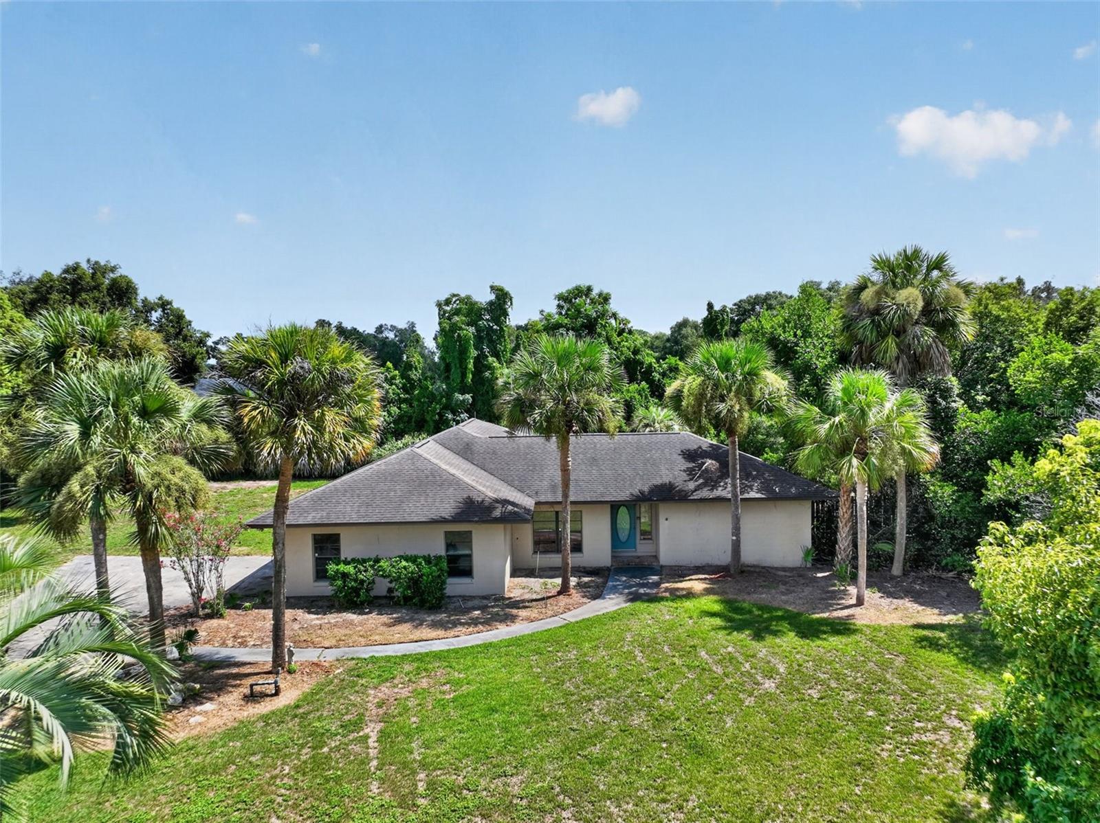 Listing photo 3 for 2085 Sussex Dr