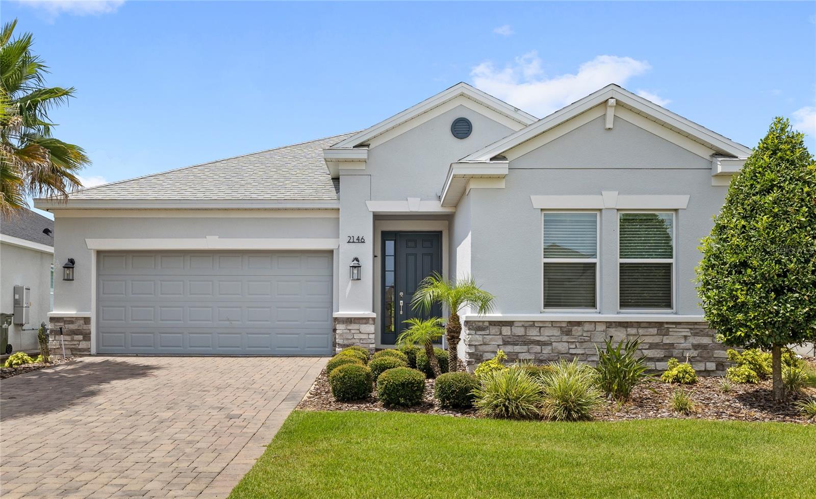 Listing photo 1 for 2146 Ridge Pointe Ln