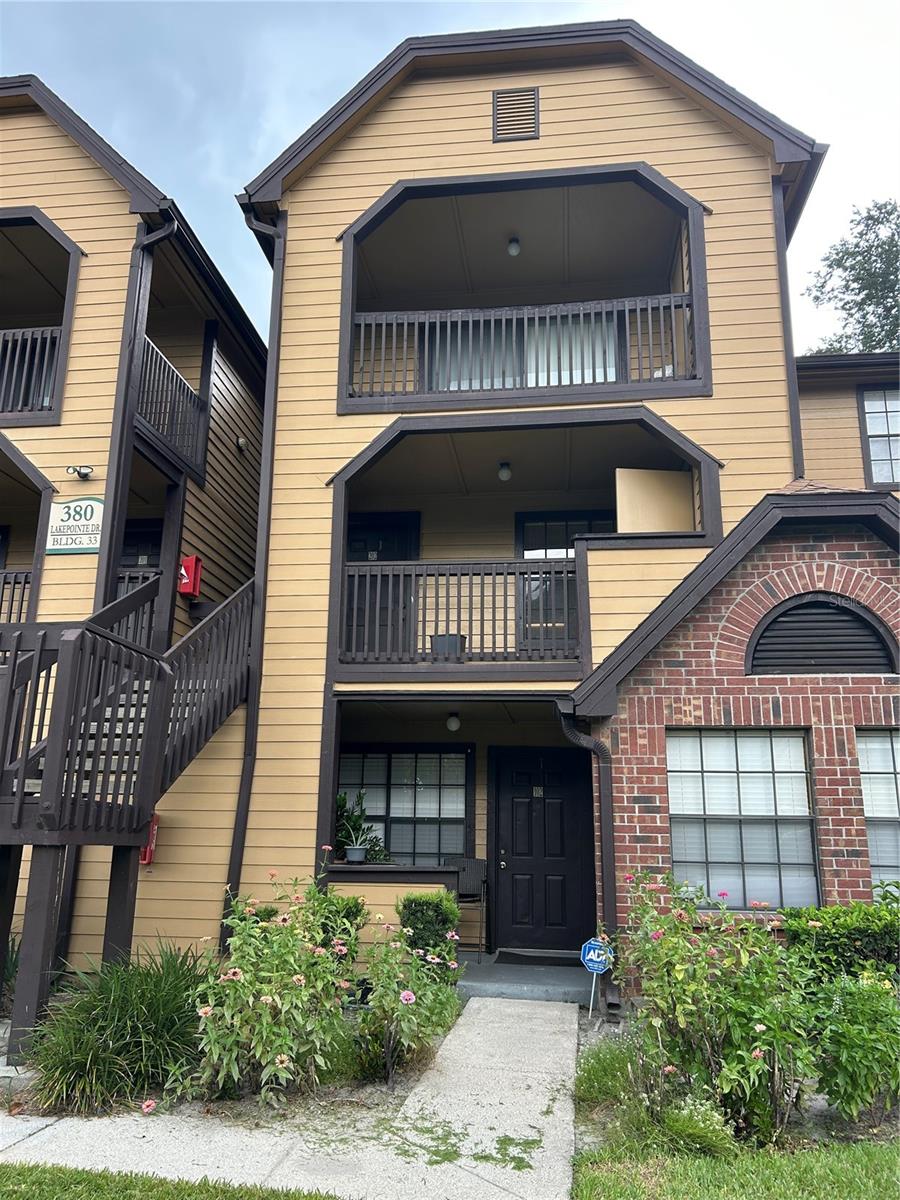 380 LAKEPOINTE DRIVE Unit 202
