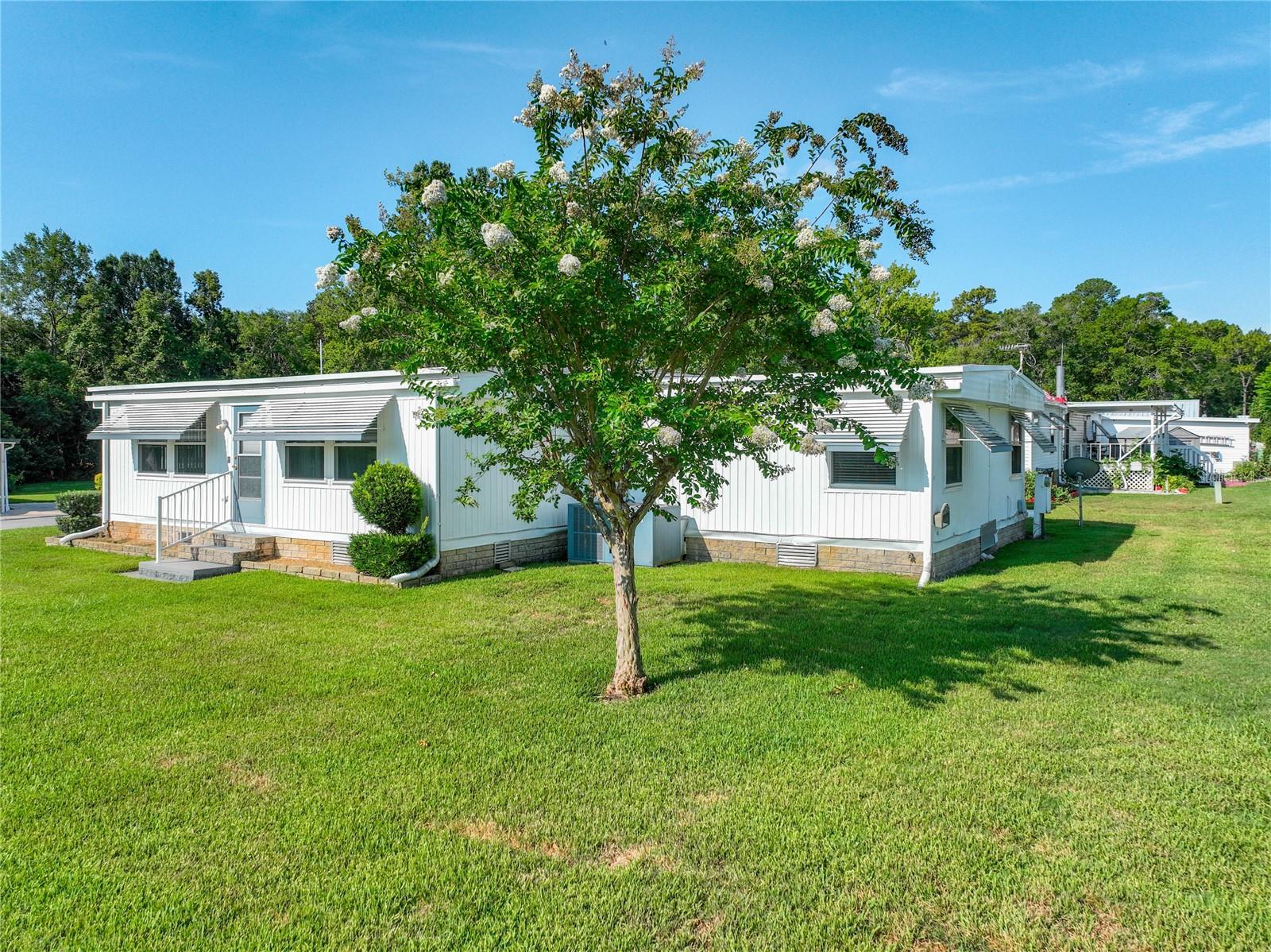 Listing photo 3 for 1925 Brookside Dr