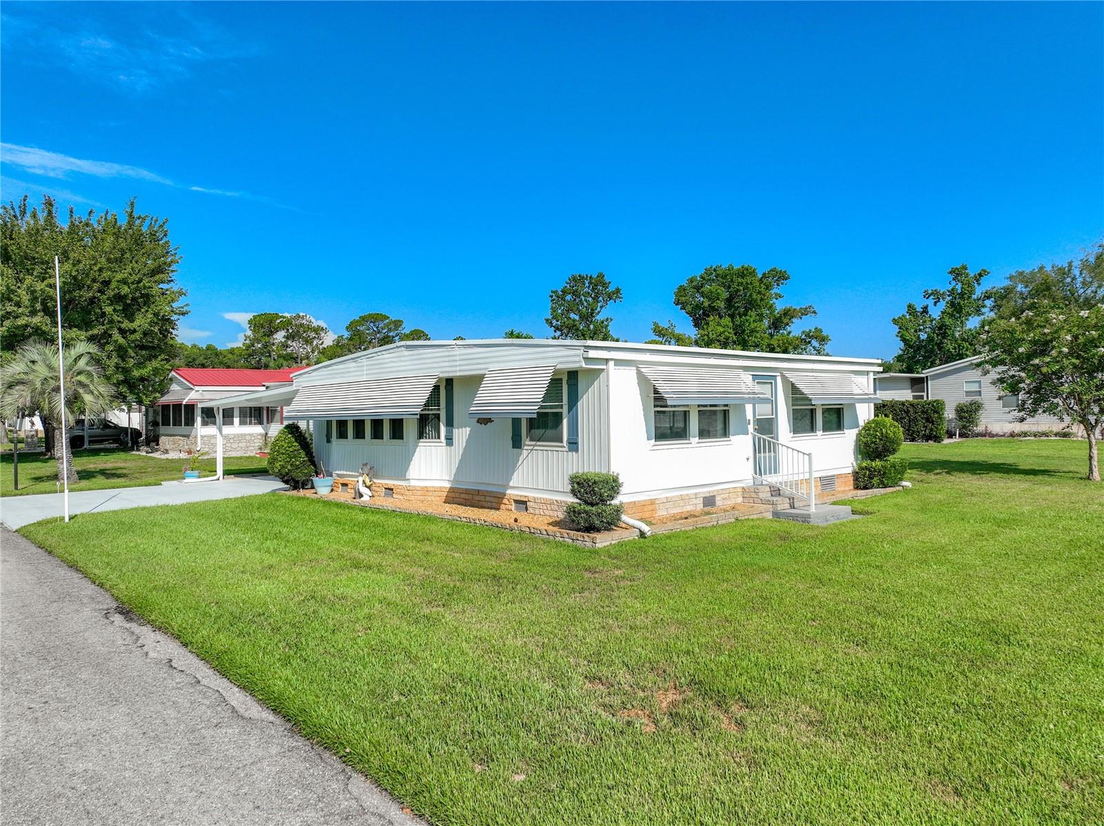 Listing photo 2 for 1925 Brookside Dr