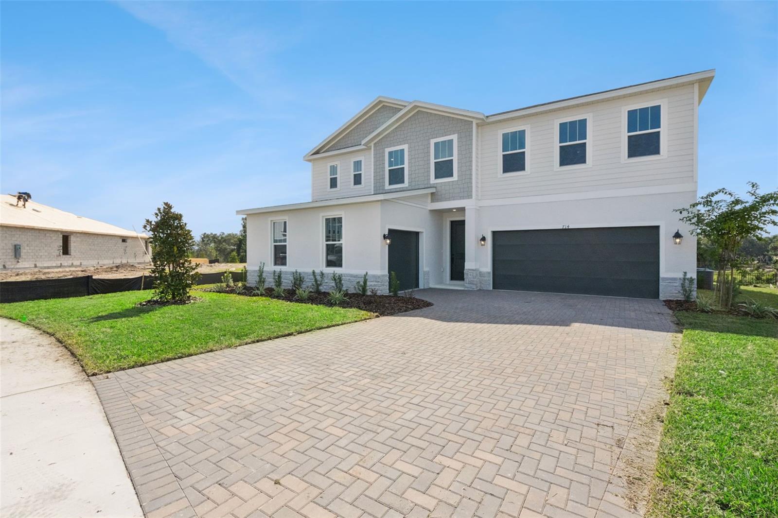 Listing photo 2 for 714 Emerald Grove Dr