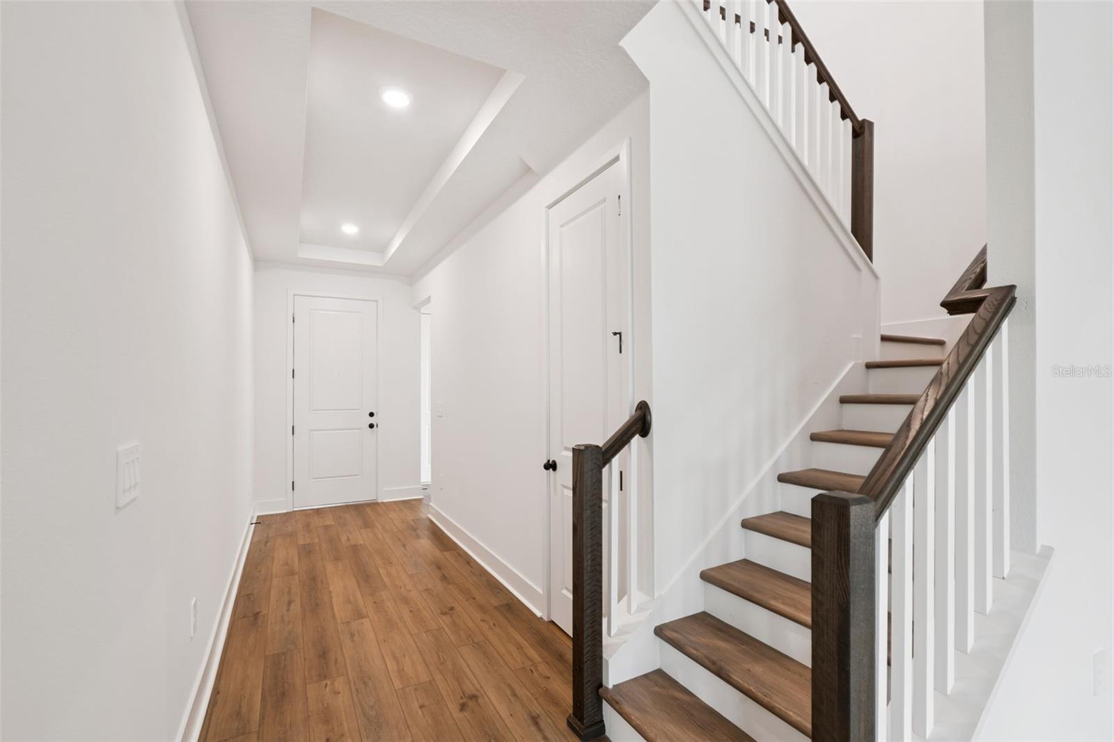 Listing photo 3 for 714 Emerald Grove Dr