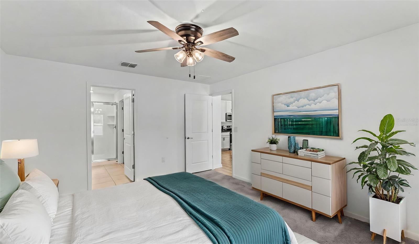 Listing photo 3 for 272 Pershing St