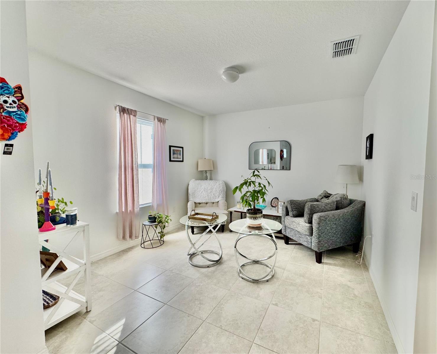 Listing photo 3 for 557 Pine Tree Blvd