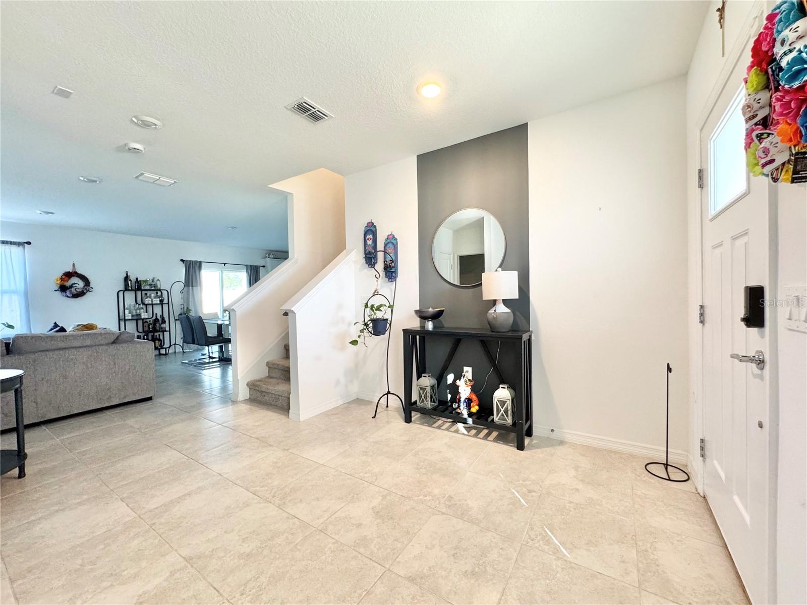 Listing photo 2 for 557 Pine Tree Blvd