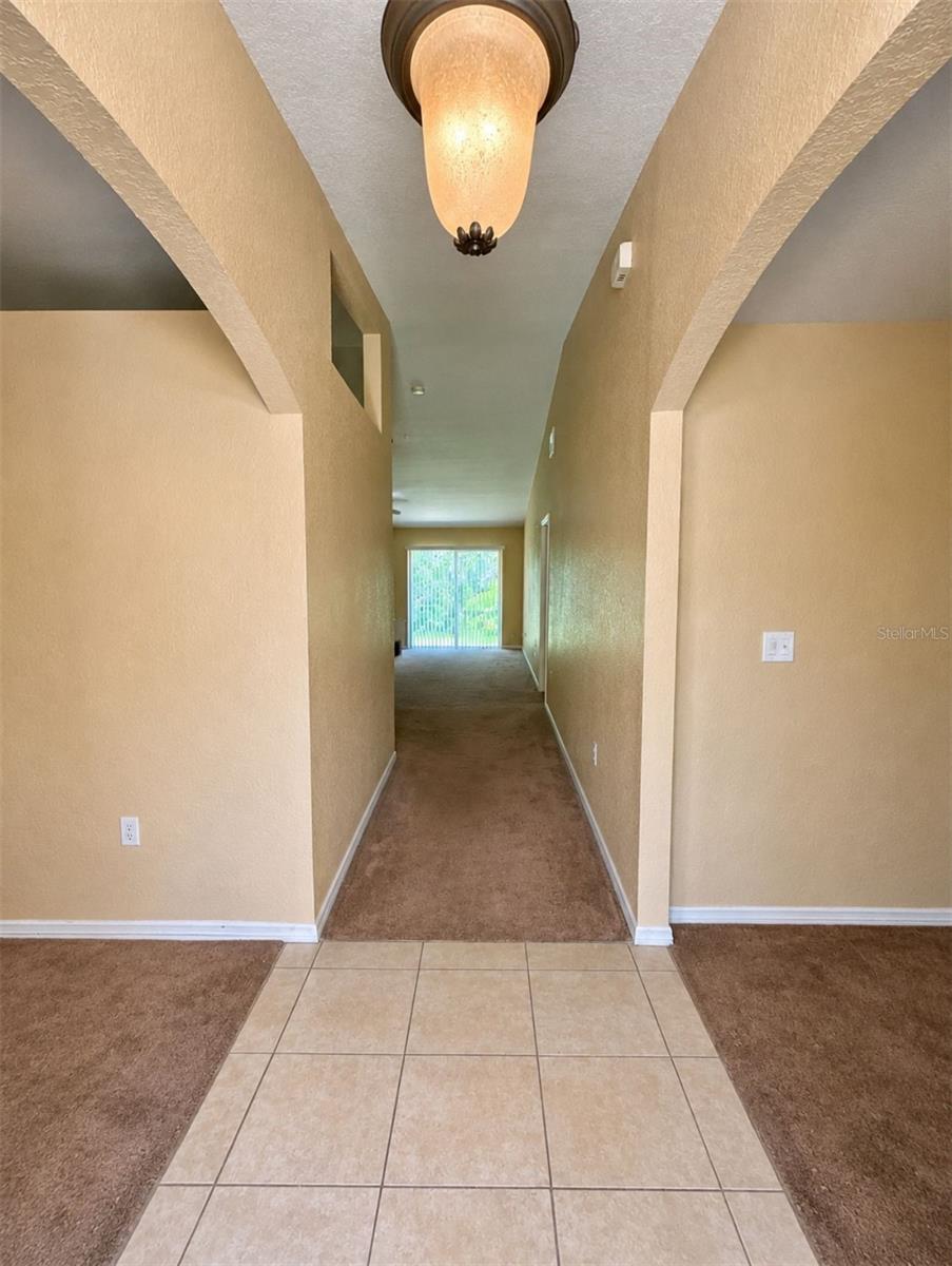 Listing photo 3 for 333 Gardenia Ct