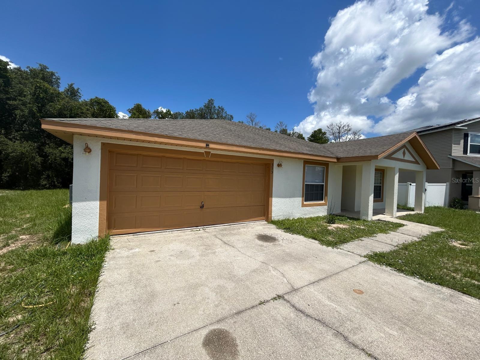 Listing photo 2 for 333 Gardenia Ct