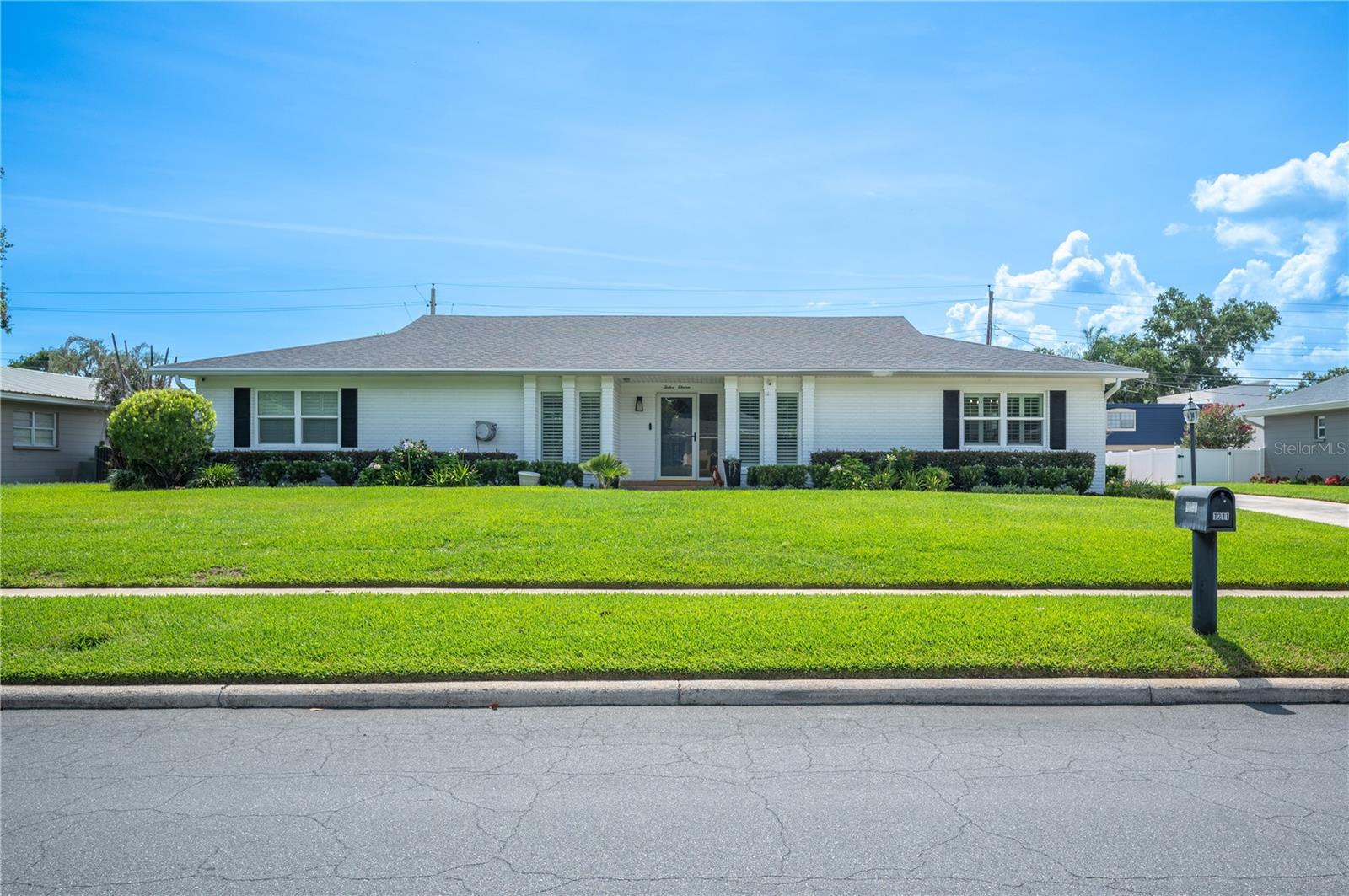 Listing photo 1 for 1211 Hunt Ave