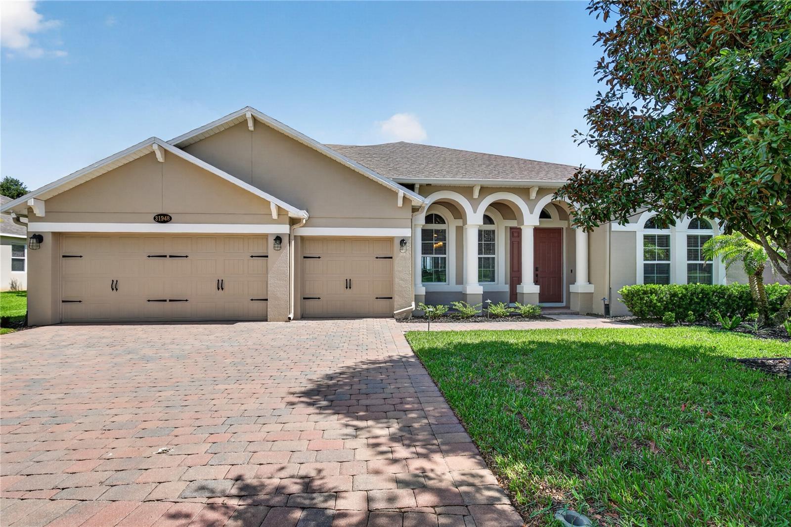Listing photo 1 for 31948 Geoff Way