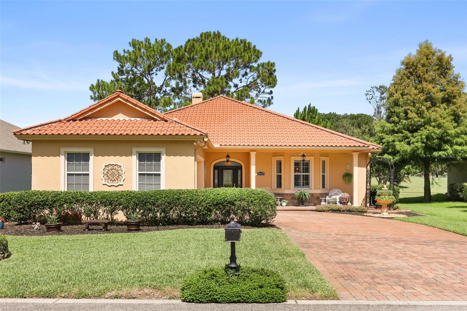 Listing photo 1 for 29925 Cypress Pointe