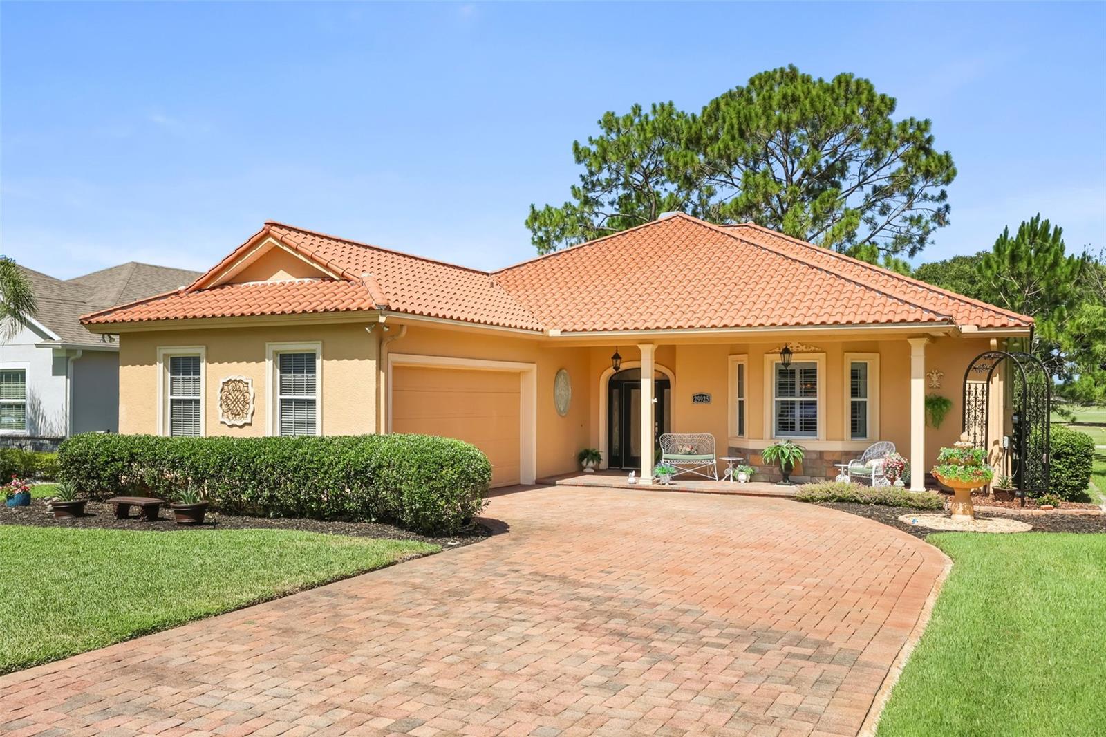 Listing photo 1 for 29925 Cypress Pointe