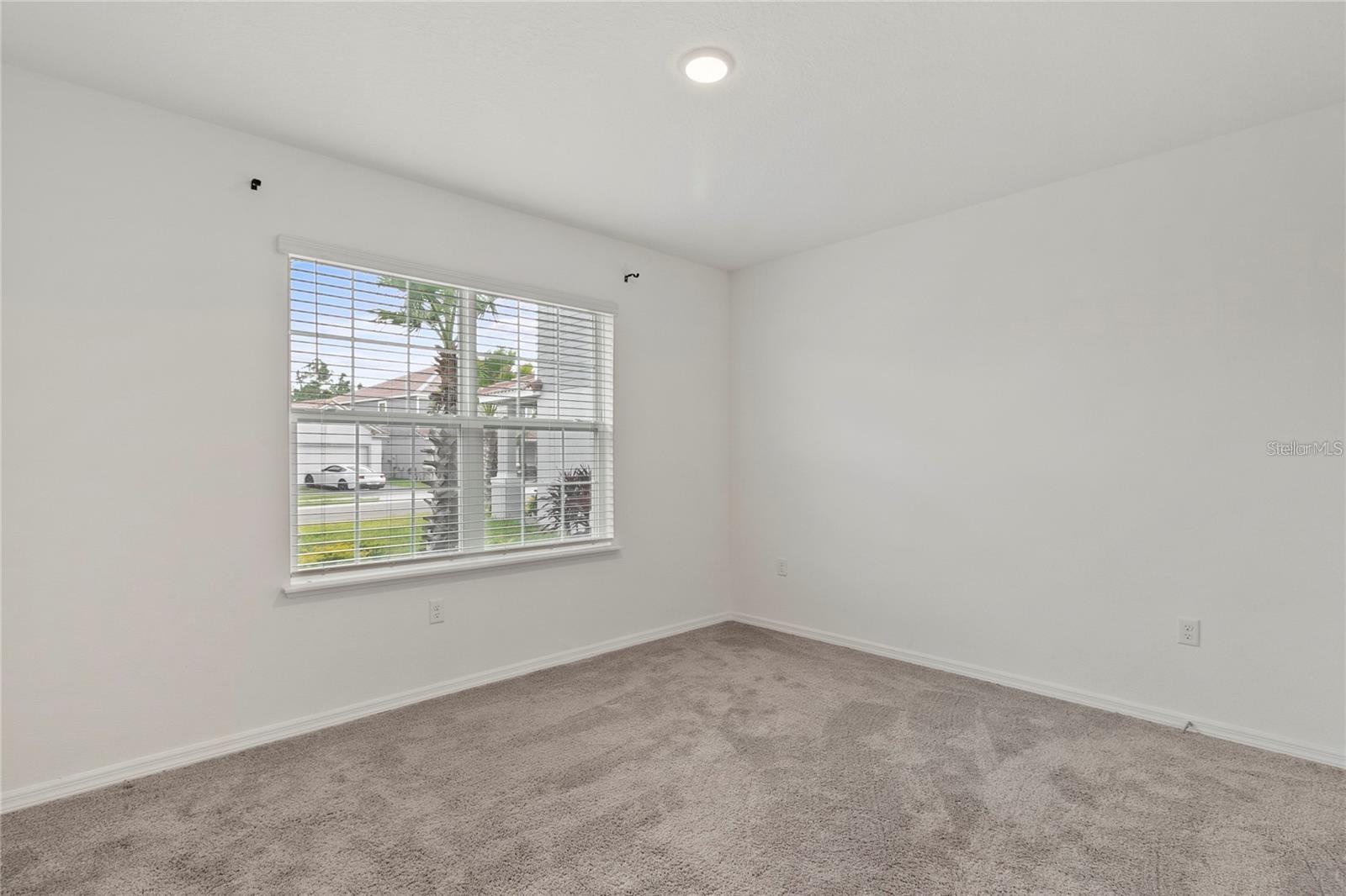 Listing photo 3 for 1154 Oak Bluff Dr