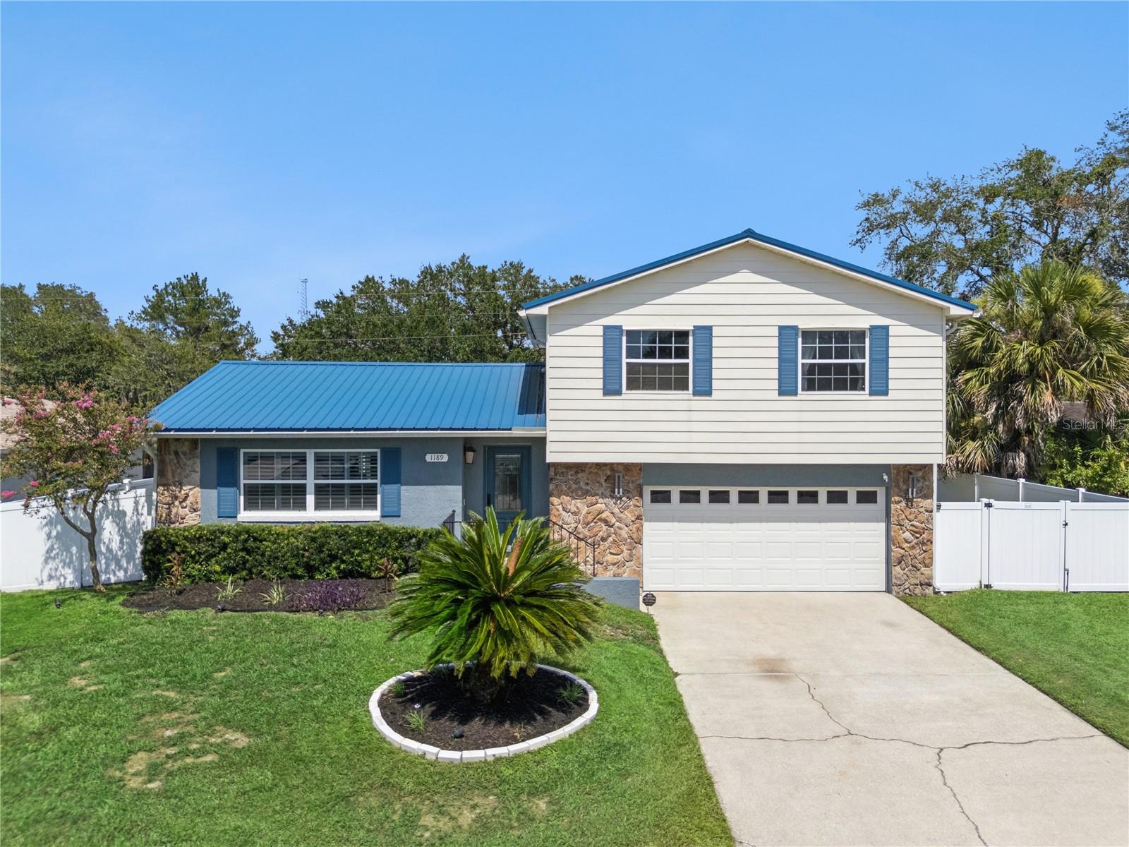 1189 LAZY HOLLOW PLACE