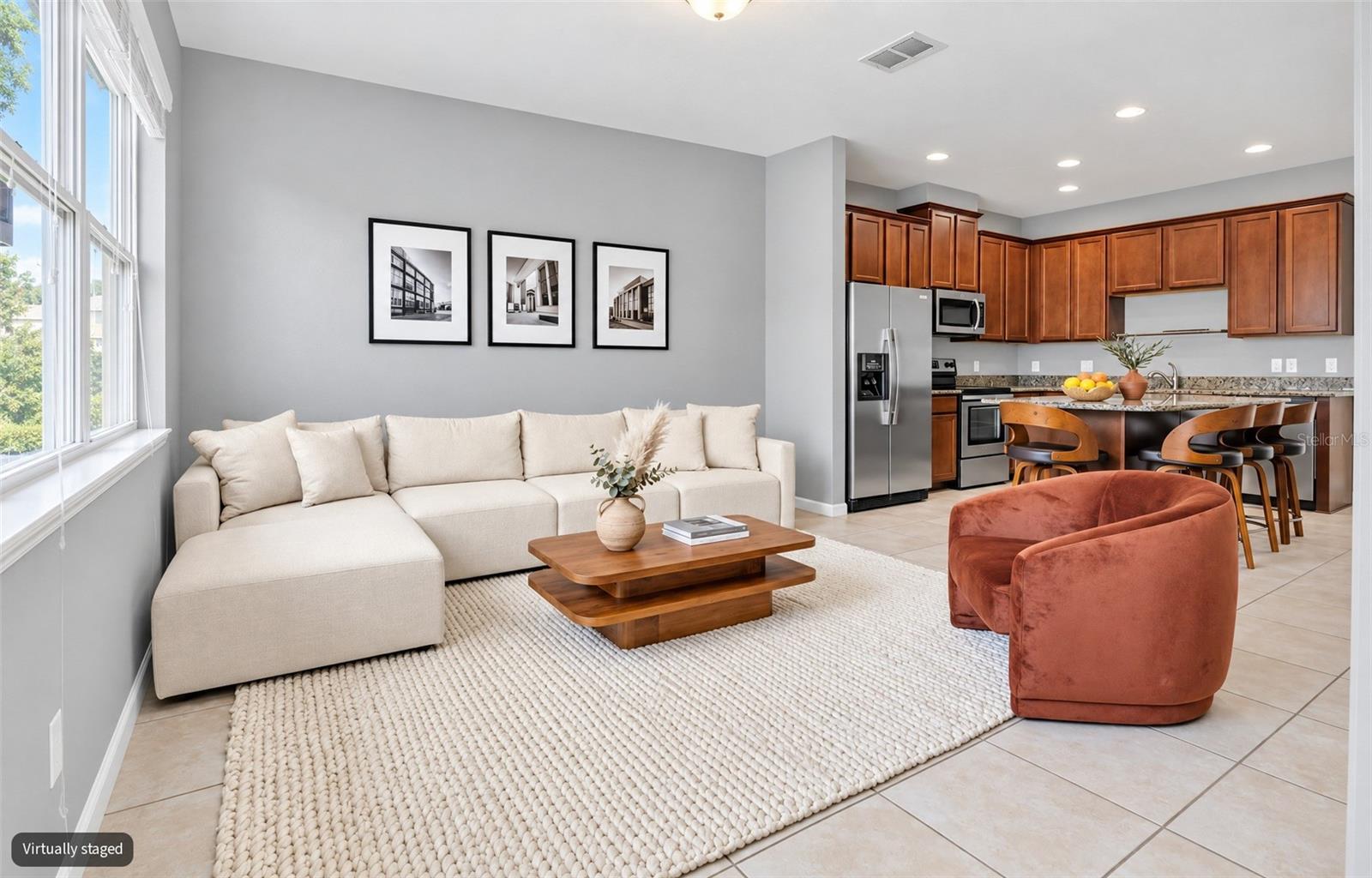 Listing photo 3 for 7752 Rigby St