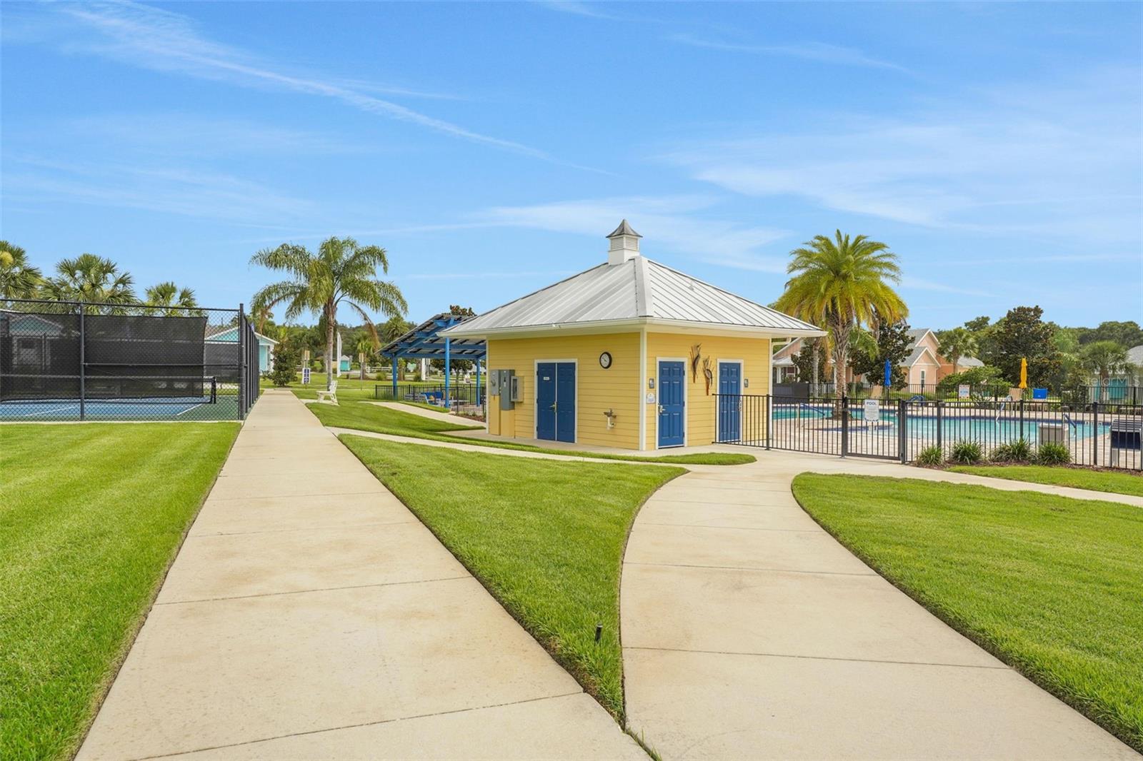 Listing photo 2 for 1035 Fiesta Key Cir
