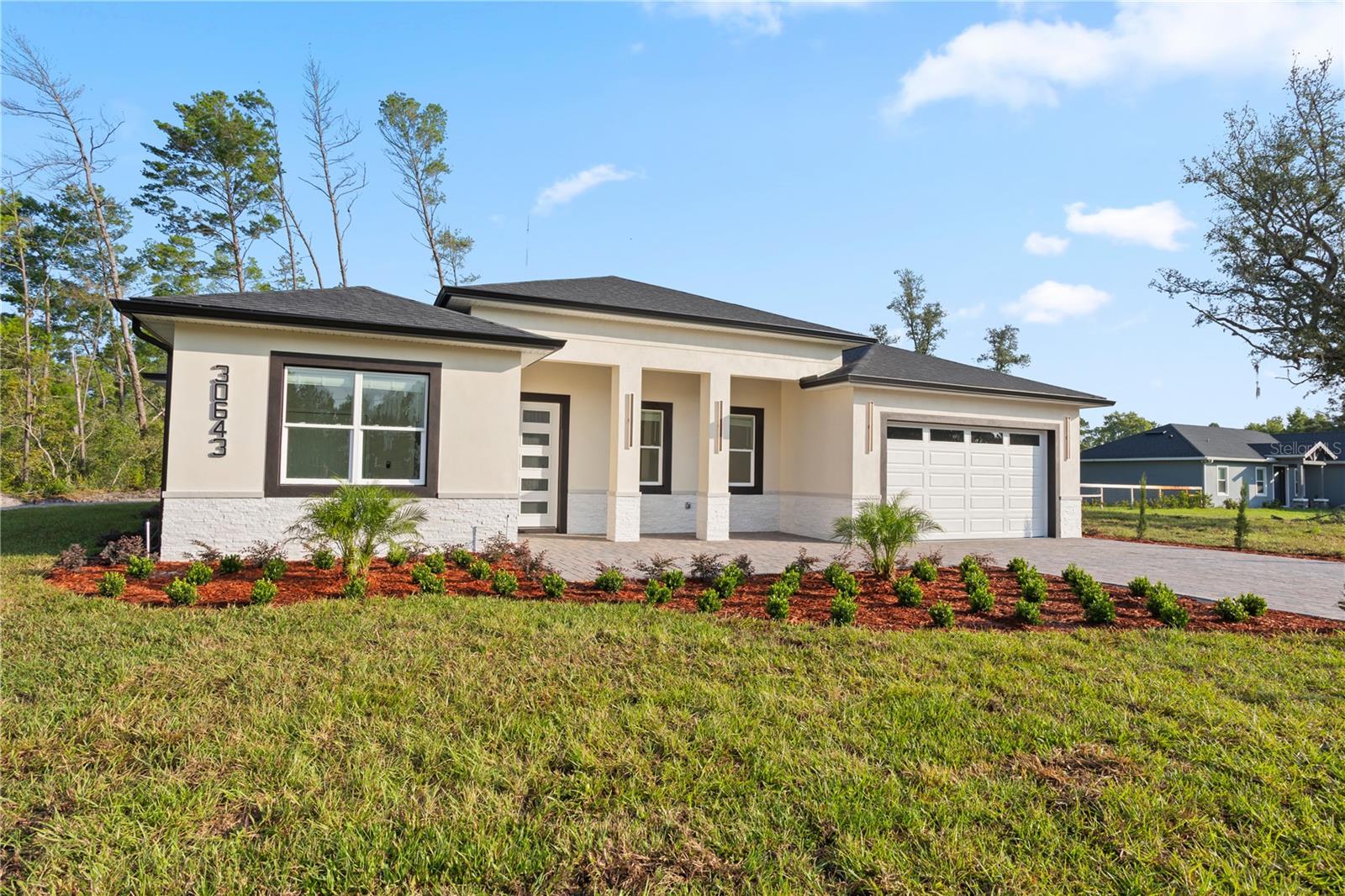 Listing photo 1 for 30643 Apricot Ave