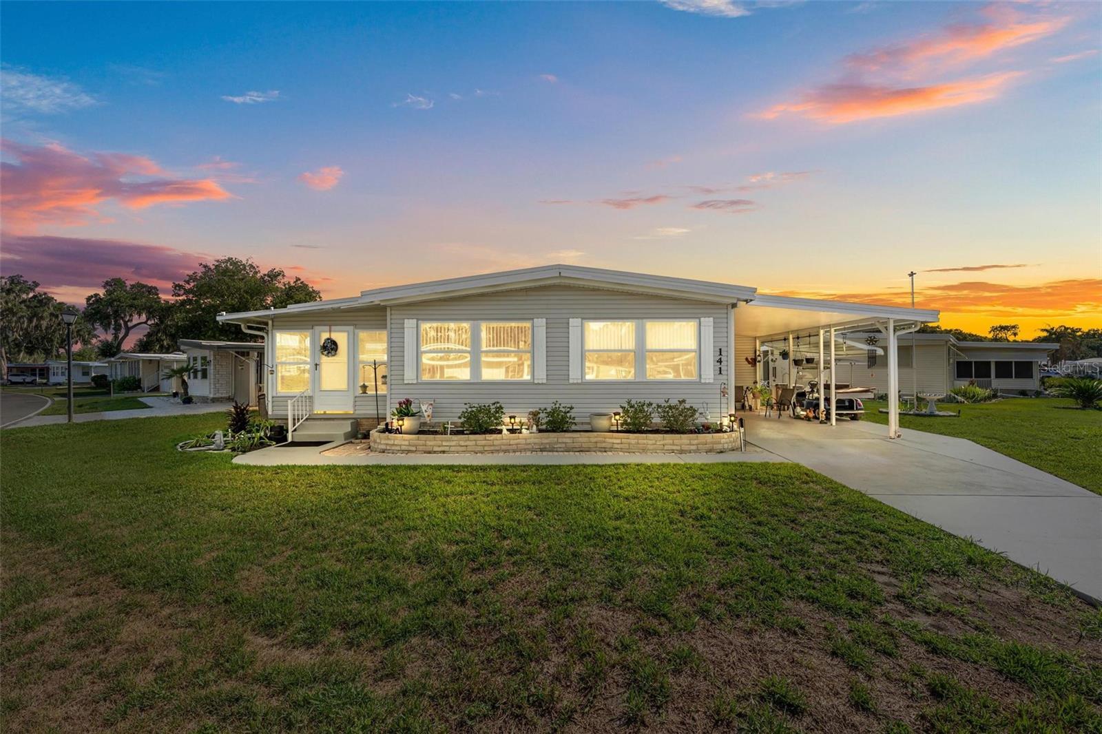 Listing photo 3 for 141 Azalea Trl