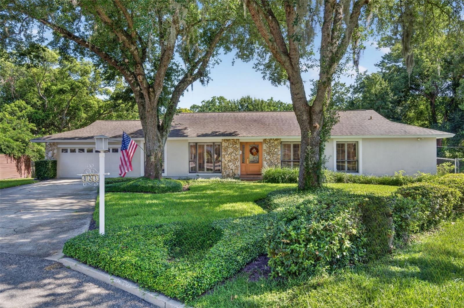 823 WOODS COURT