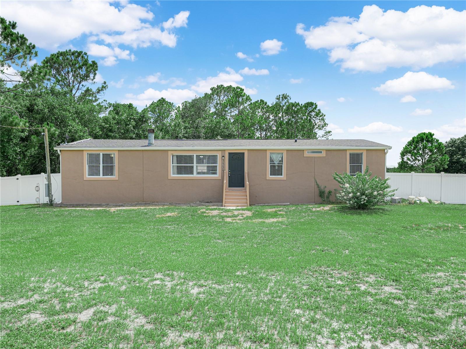Listing photo 2 for 3559 Reagan Blvd