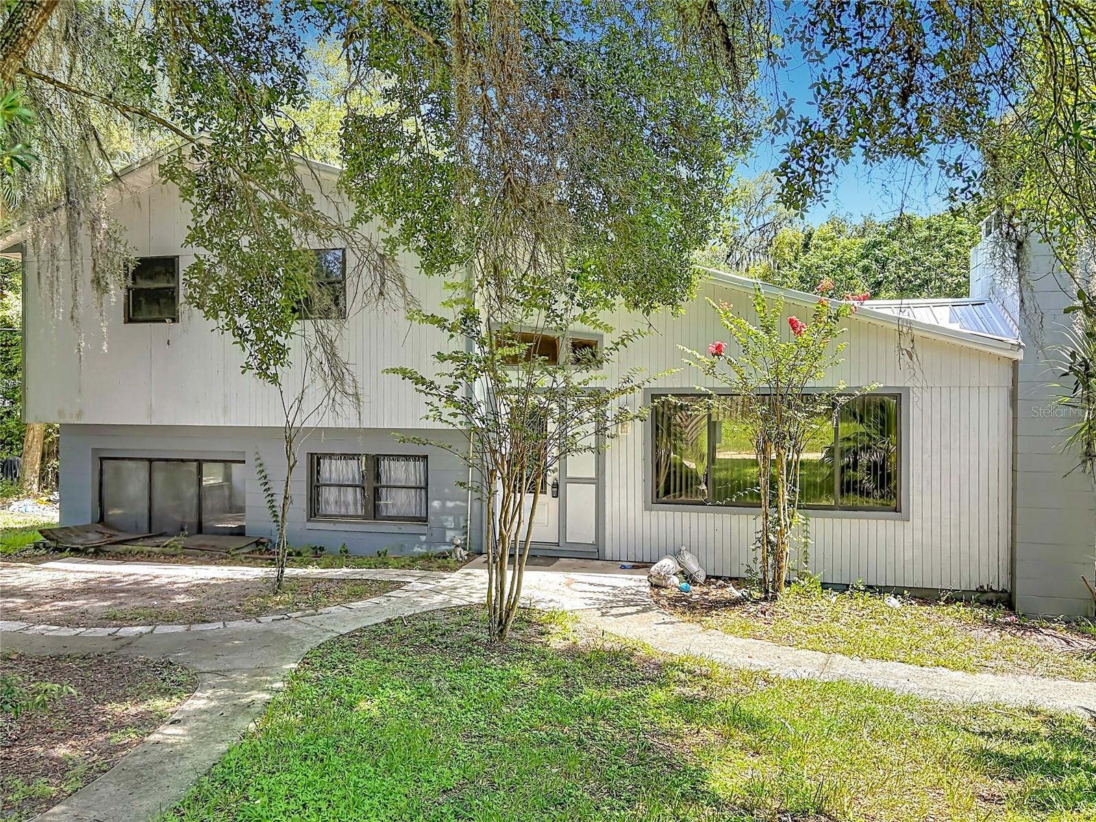 Listing photo 3 for 24930 Avenue C