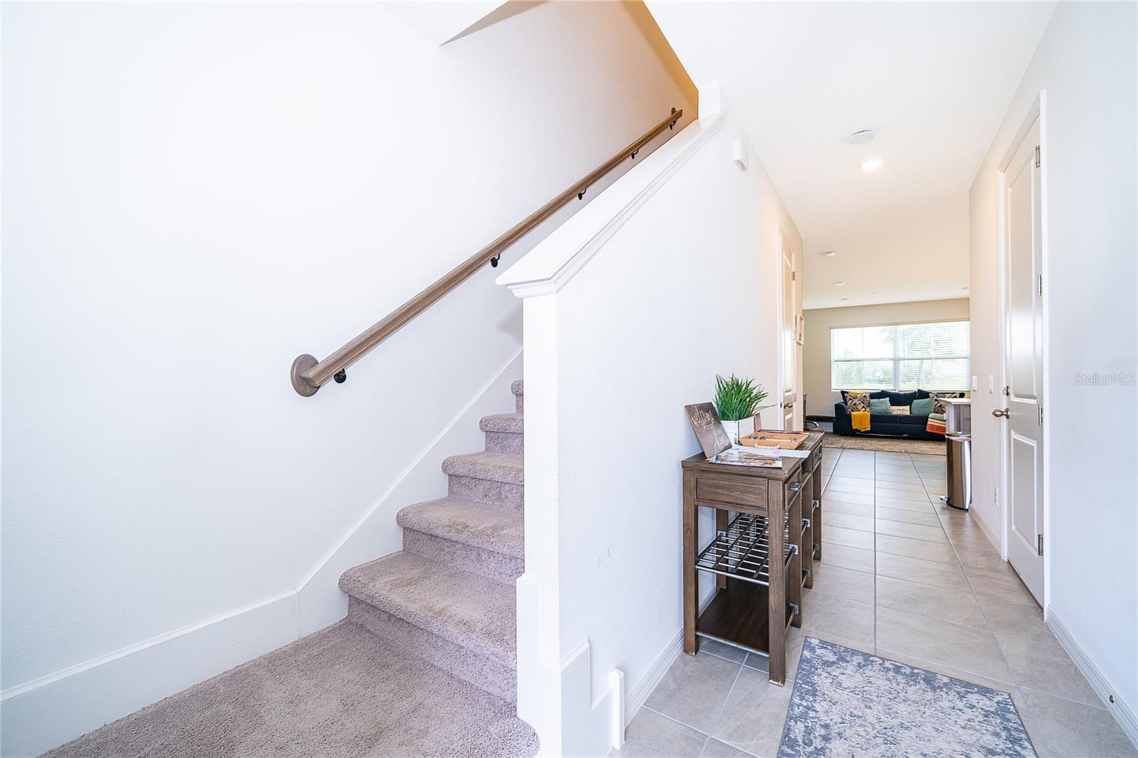 Listing photo 2 for 925 Conch Rd