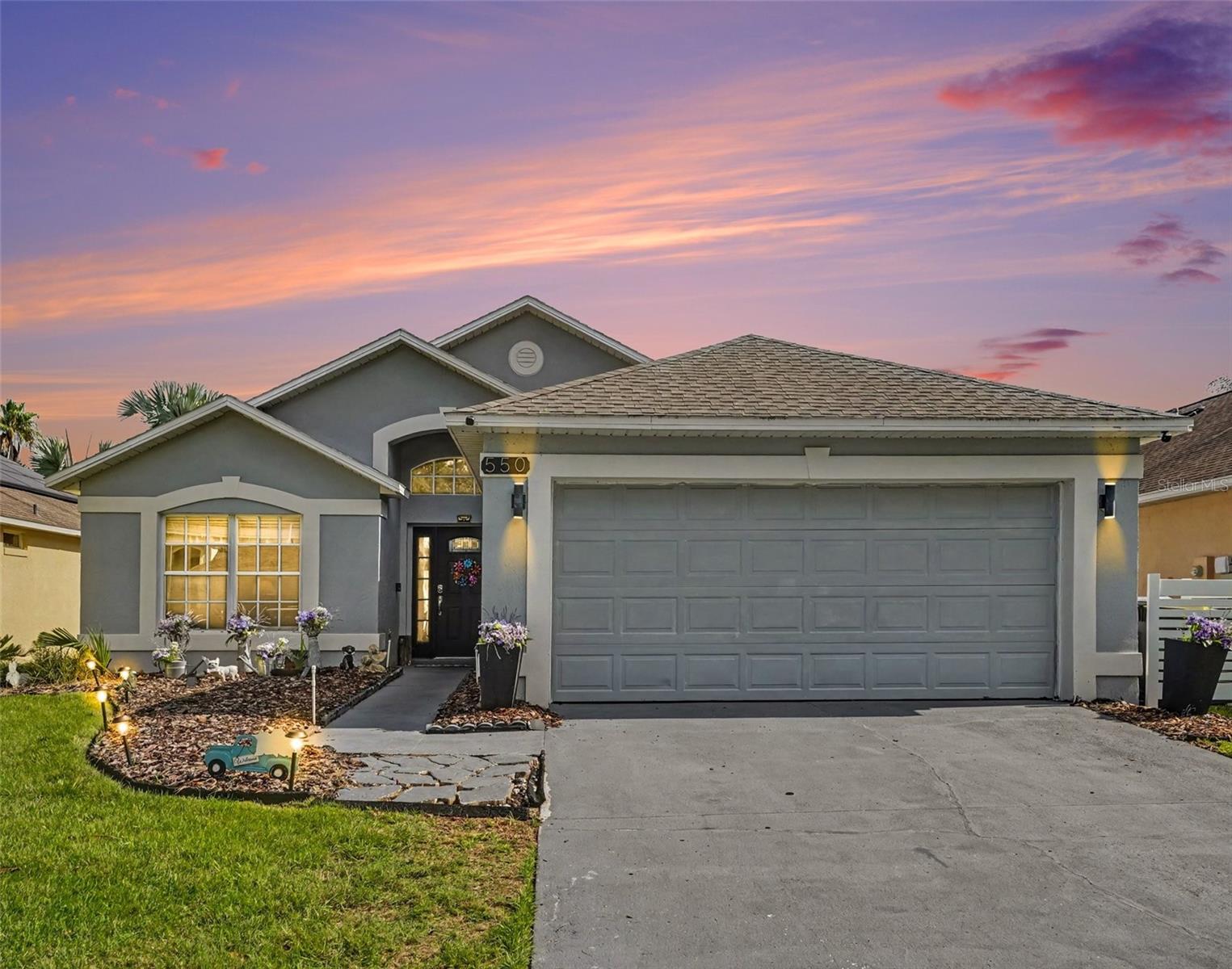 Listing photo 1 for 550 Buckingham Cir