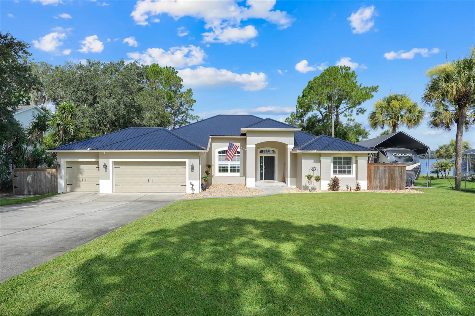 Listing photo 2 for 18233 Rose St