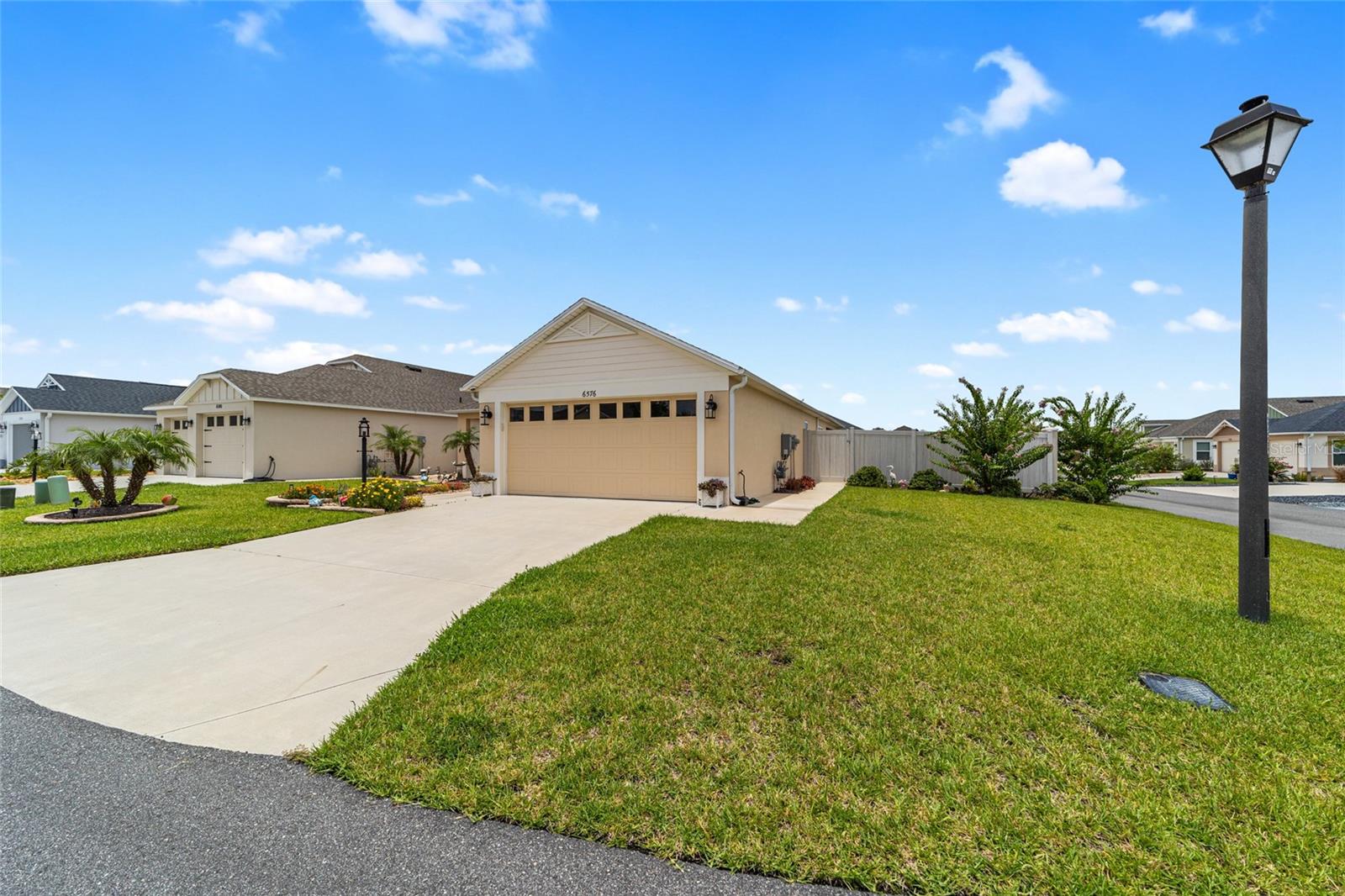 Listing photo 2 for 6576 Merrill Ln