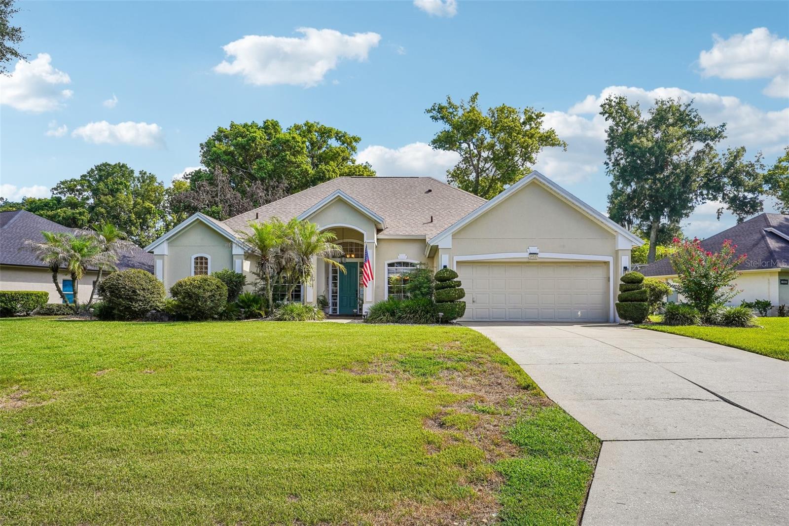 Listing photo 1 for 19323 Park Place Blvd