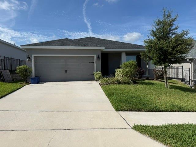 Listing photo 1 for 1552 Fleur Dr