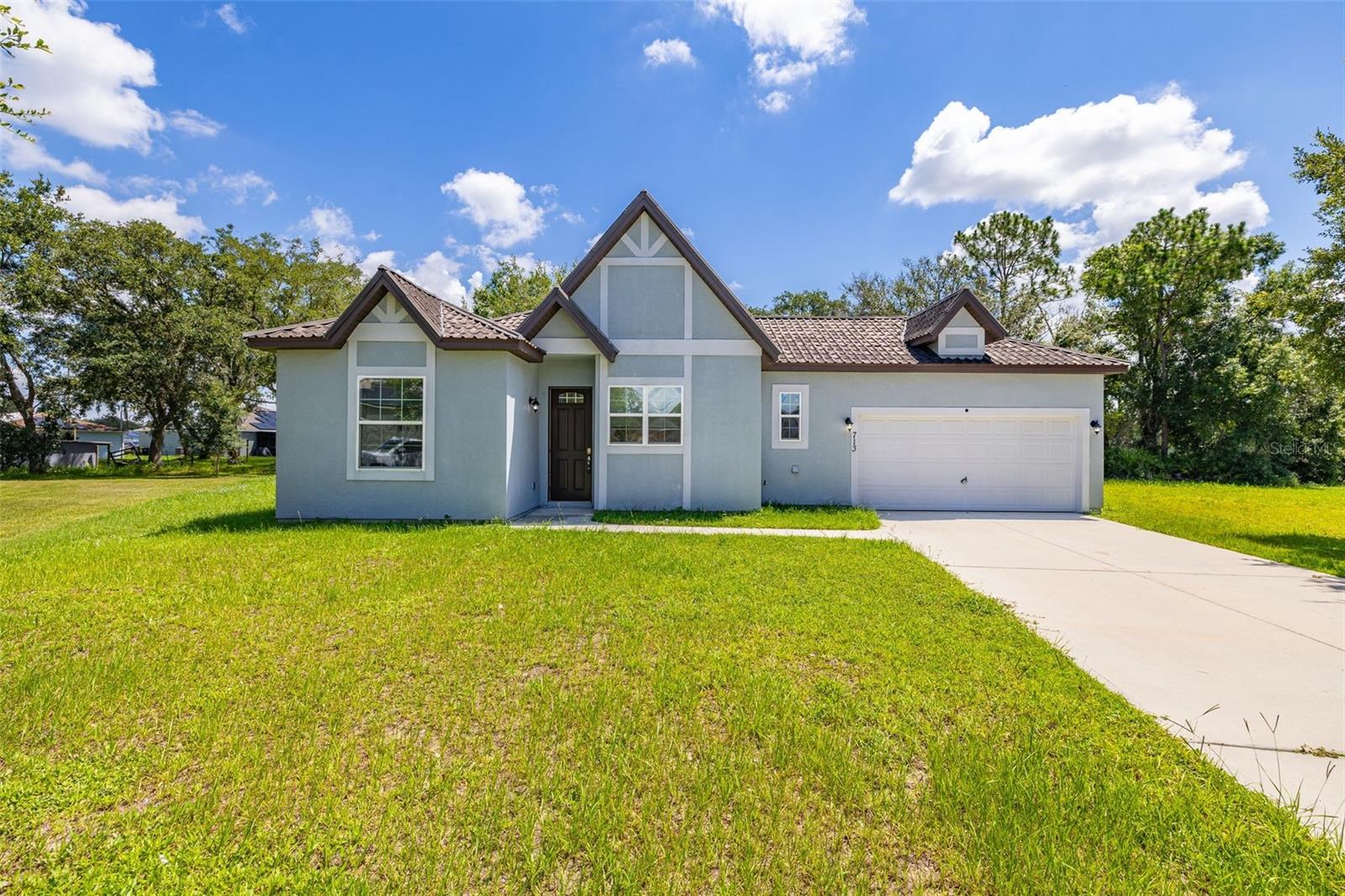 Listing photo 1 for 713 Swallow Ln