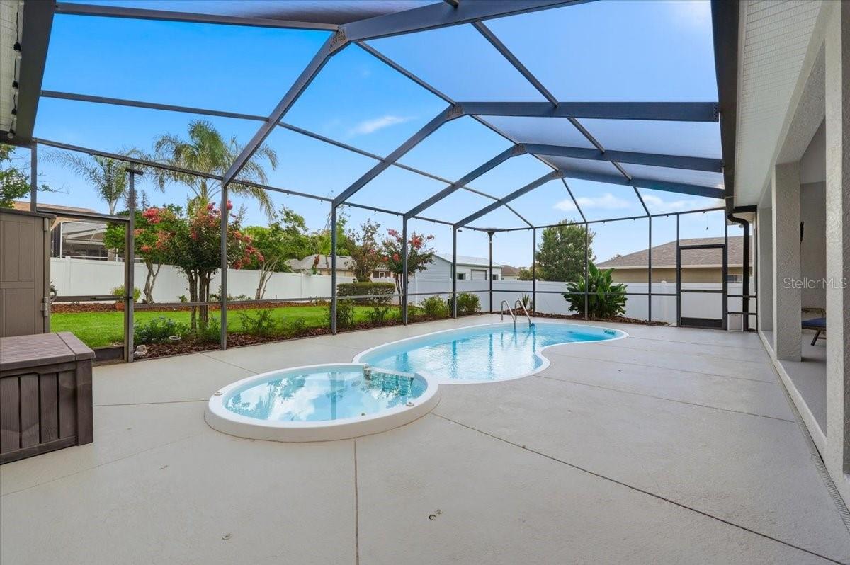 Listing photo 3 for 5618 Summerland Hills Dr
