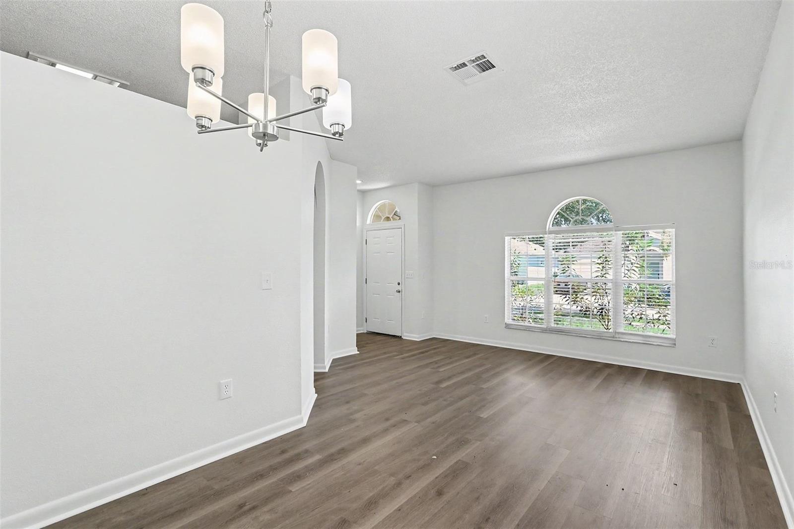 Listing photo 3 for 3709 Cinnamon Fern Loop