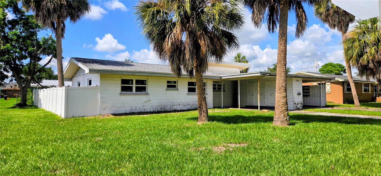 Listing photo 3 for 204 Bobbie Cir