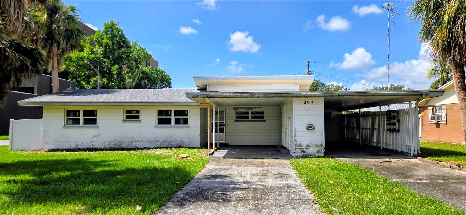 Listing photo 1 for 204 Bobbie Cir