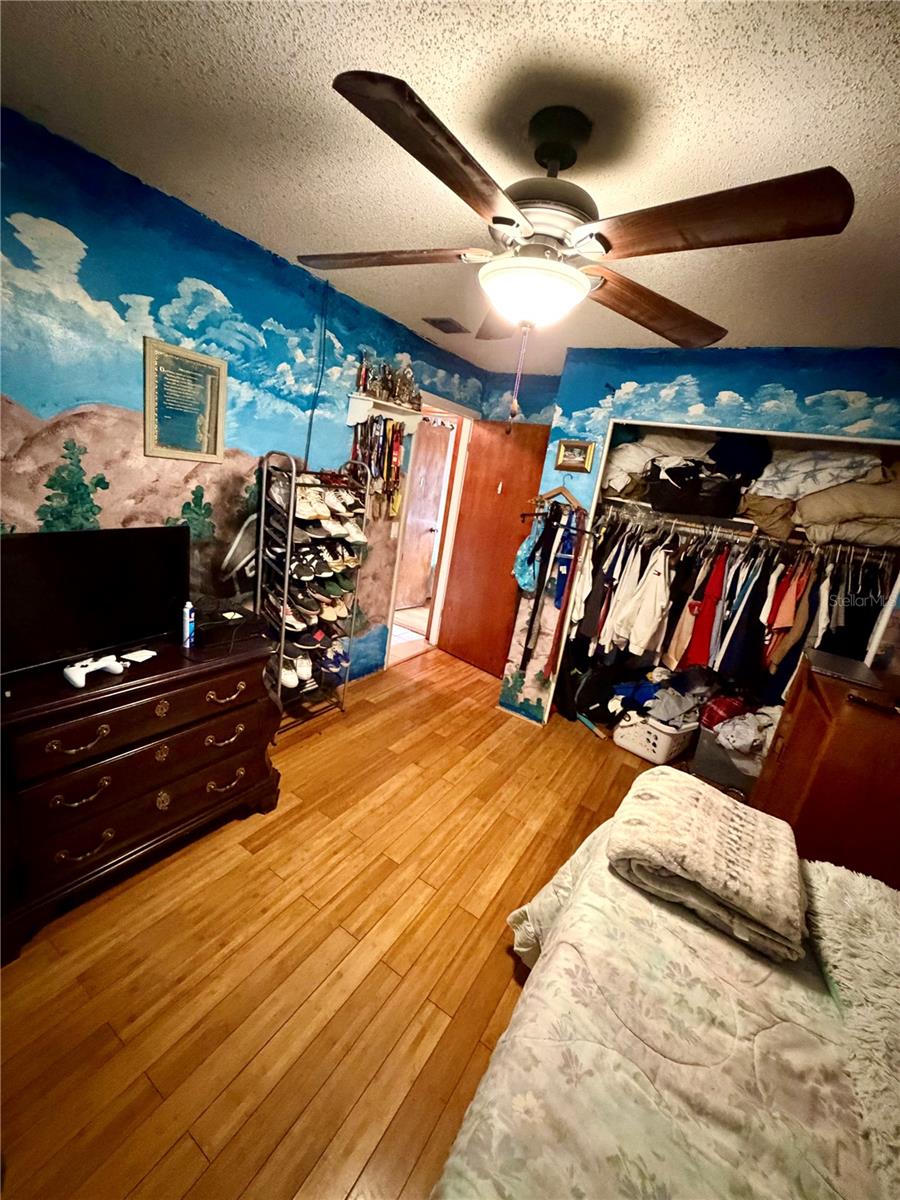 Photo 33