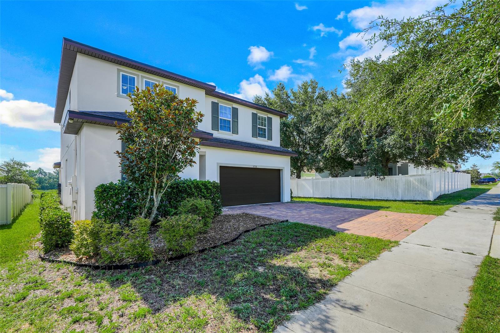 Listing photo 2 for 1230 Stratton Ave