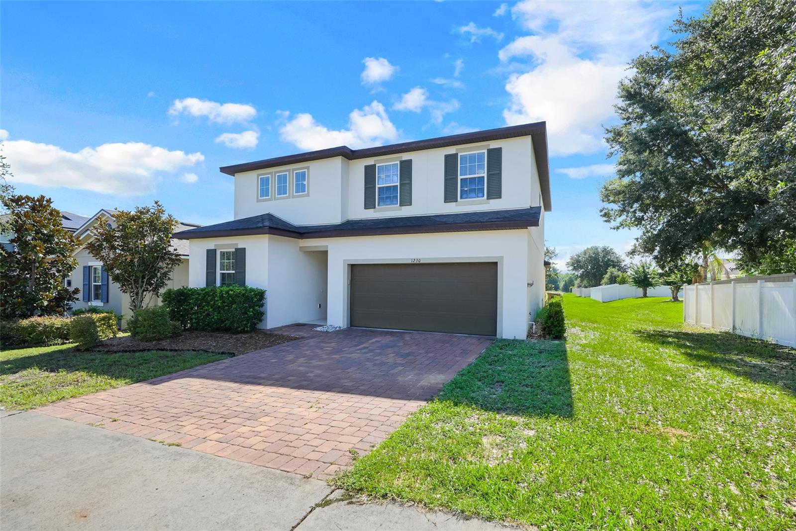 Listing photo 3 for 1230 Stratton Ave