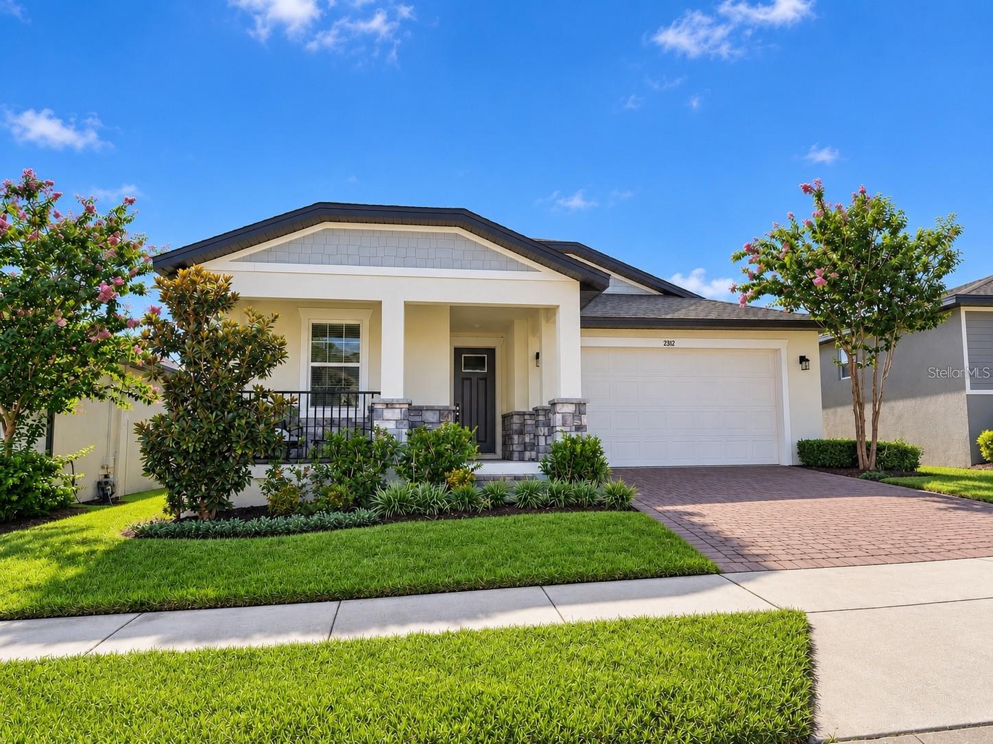 Listing photo 1 for 2312 Crossbow St