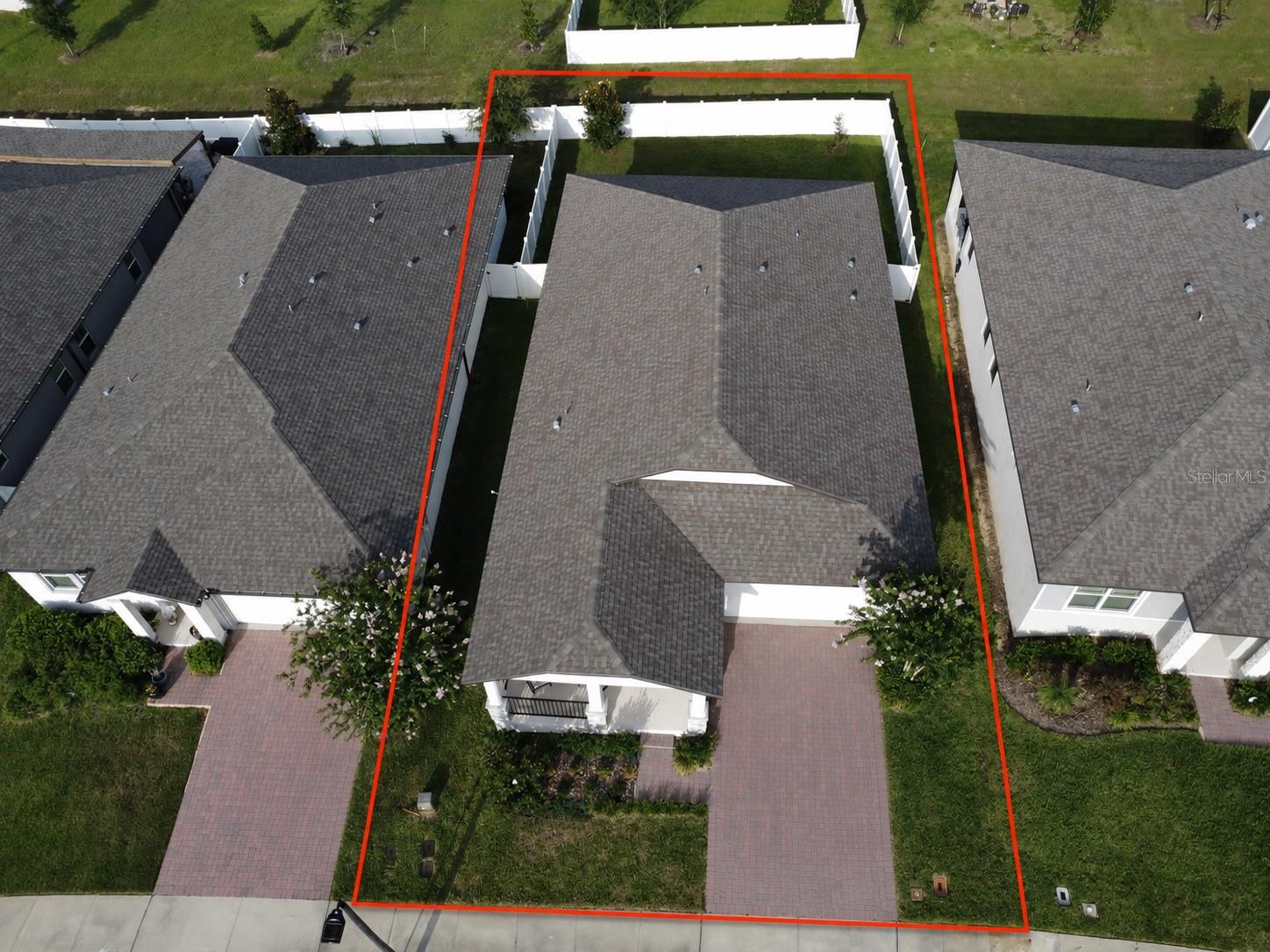 Listing photo 3 for 2312 Crossbow St