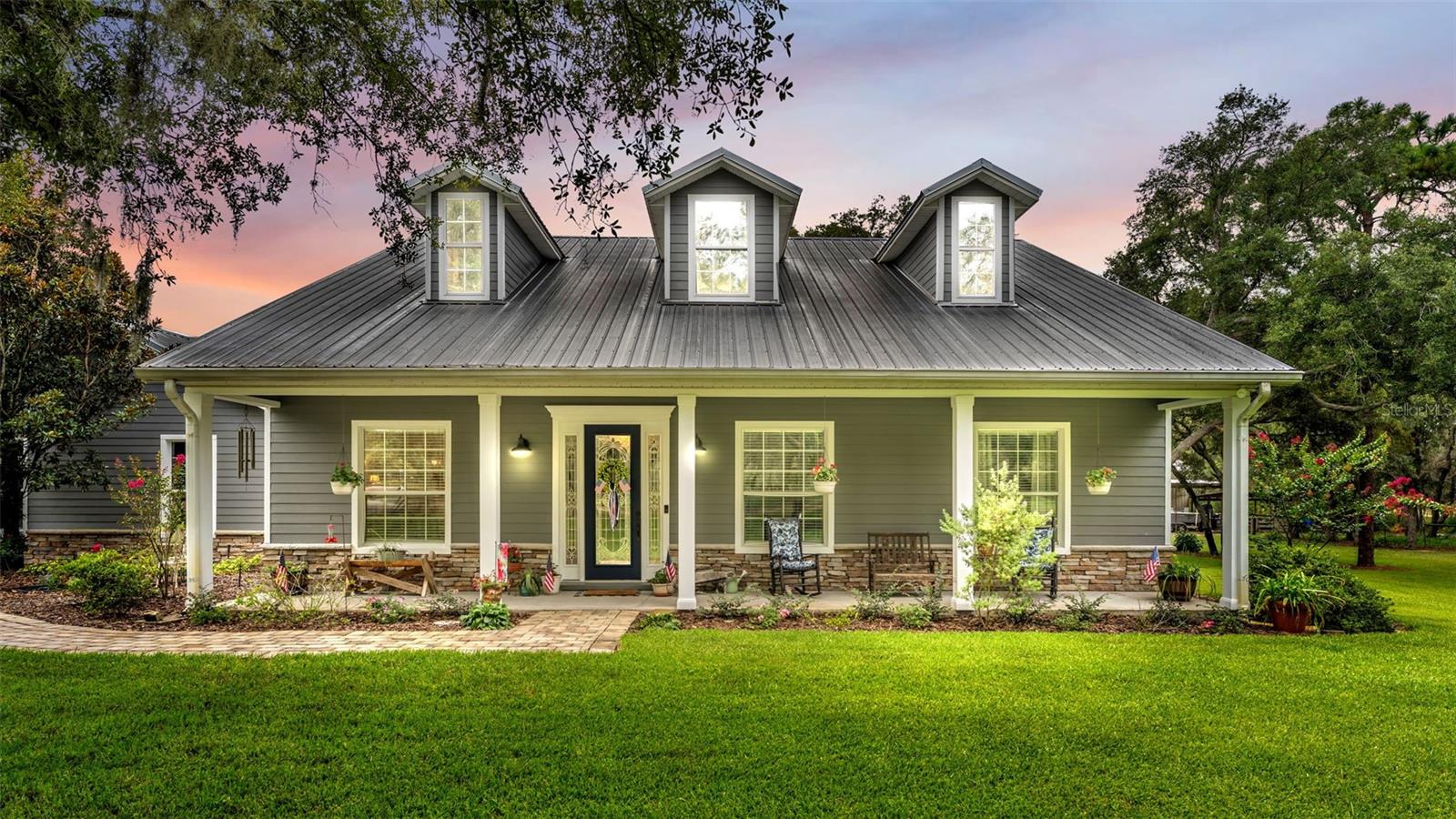 Listing photo 1 for 8044 Lake Hatchineha Rd