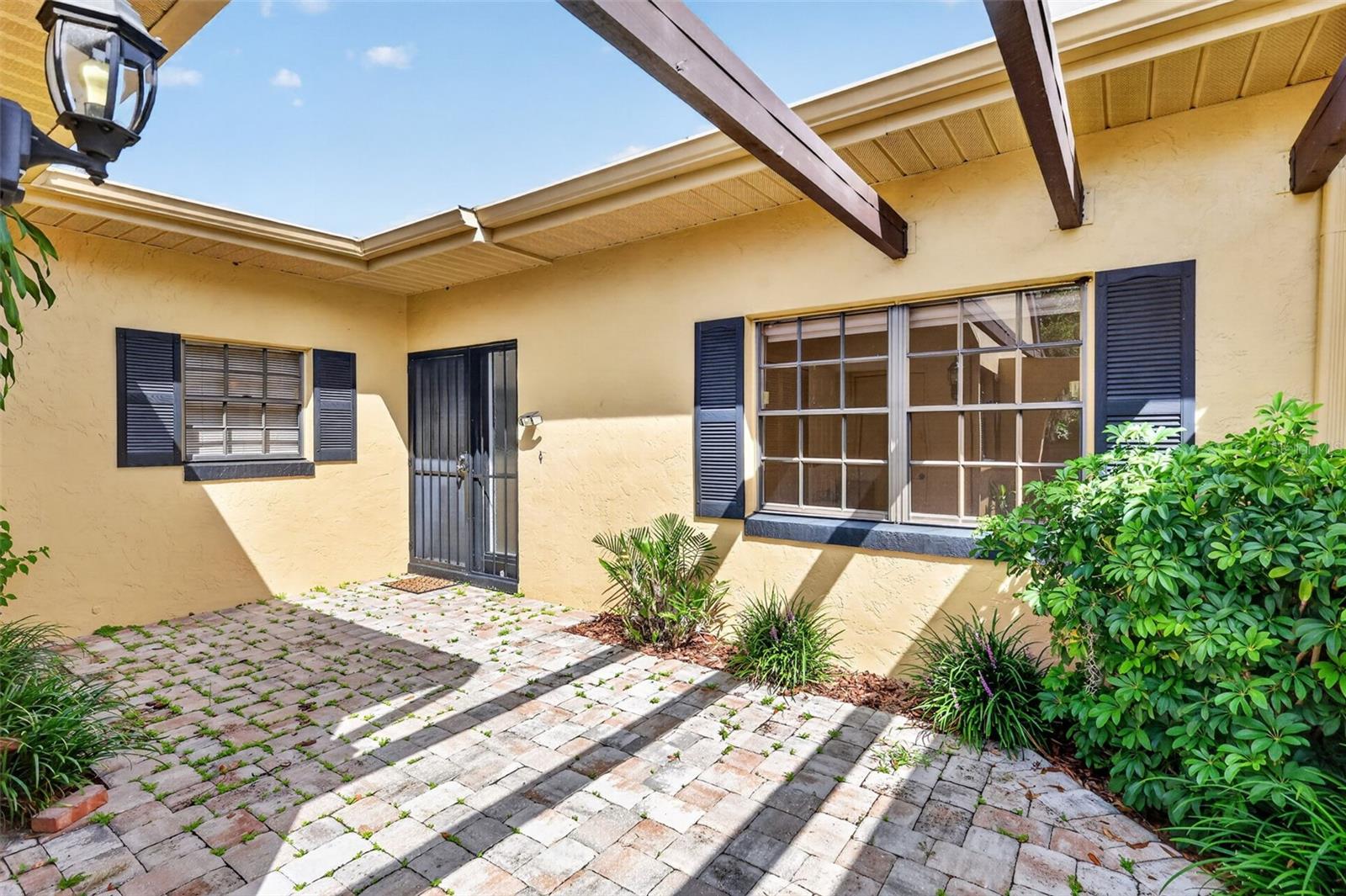 Listing photo 3 for 1111 Lakeshore Dr #c3