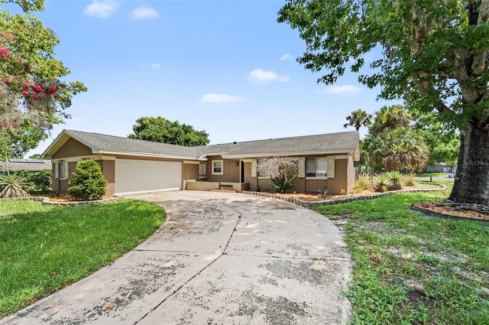 930 OAK FOREST DRIVE