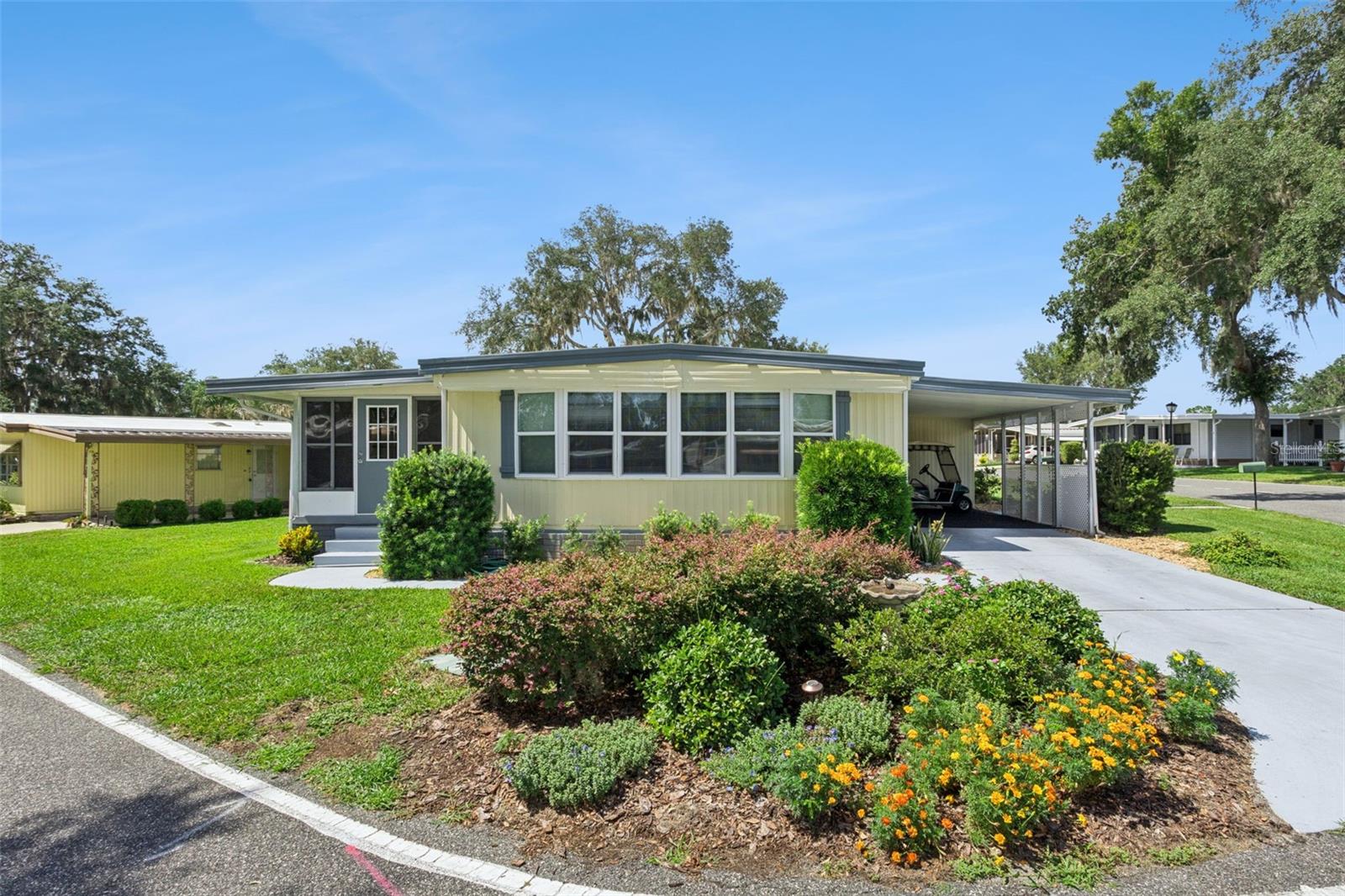 Listing photo 1 for 111 Ixora Way