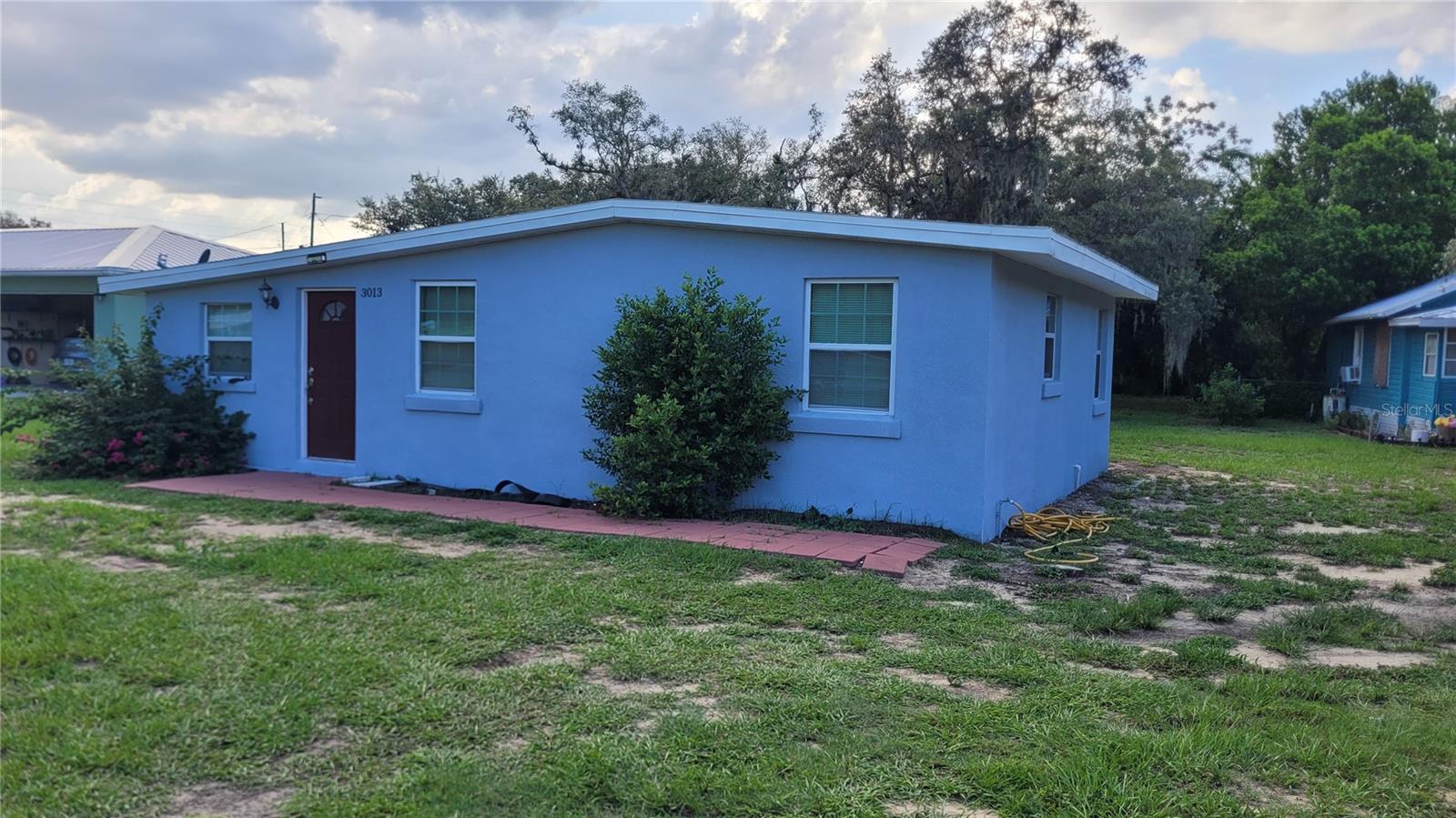 Listing photo 2 for 3013 Laurel Ave