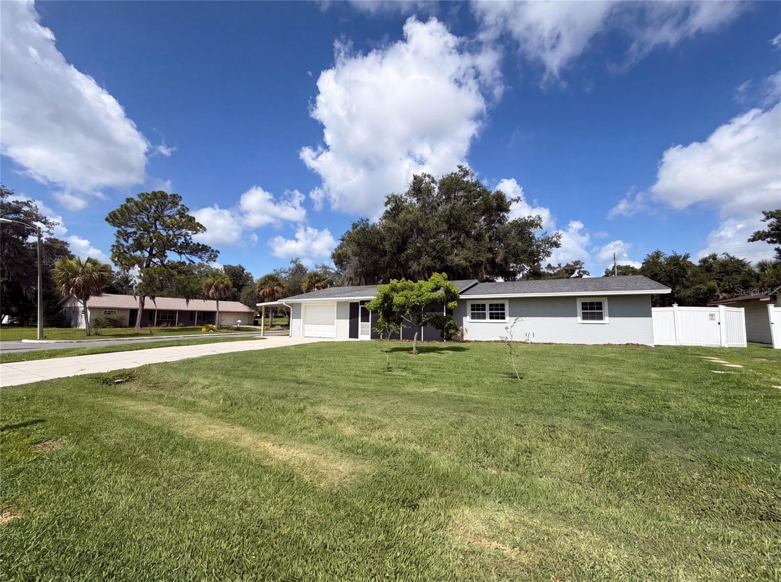 Listing photo 1 for 1823 Lori Ln W