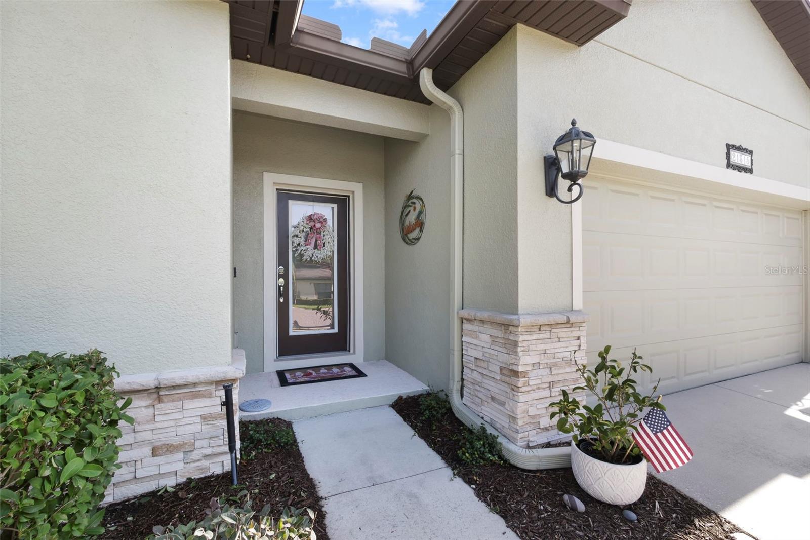Listing photo 2 for 21315 Sorraia Cv
