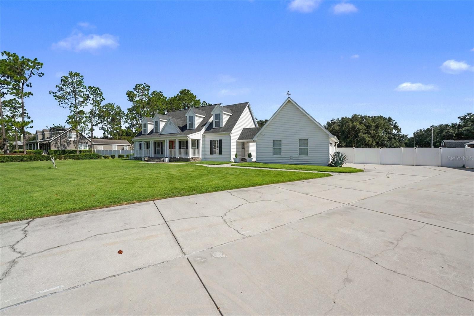 Listing photo 2 for 100 Sylvana Ct