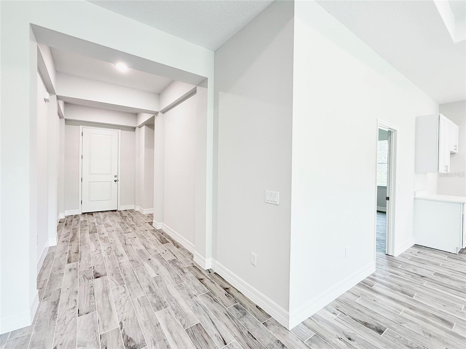 Listing photo 3 for 30280 W Bluebell Ave